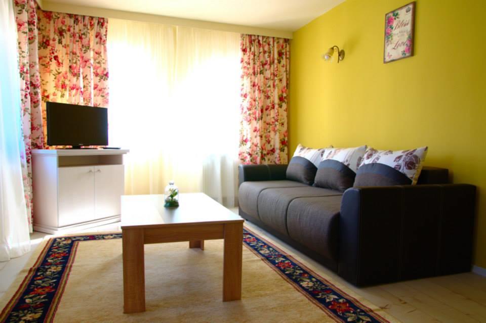 Pensiunea Cabana Soimul Comanesti  Экстерьер фото